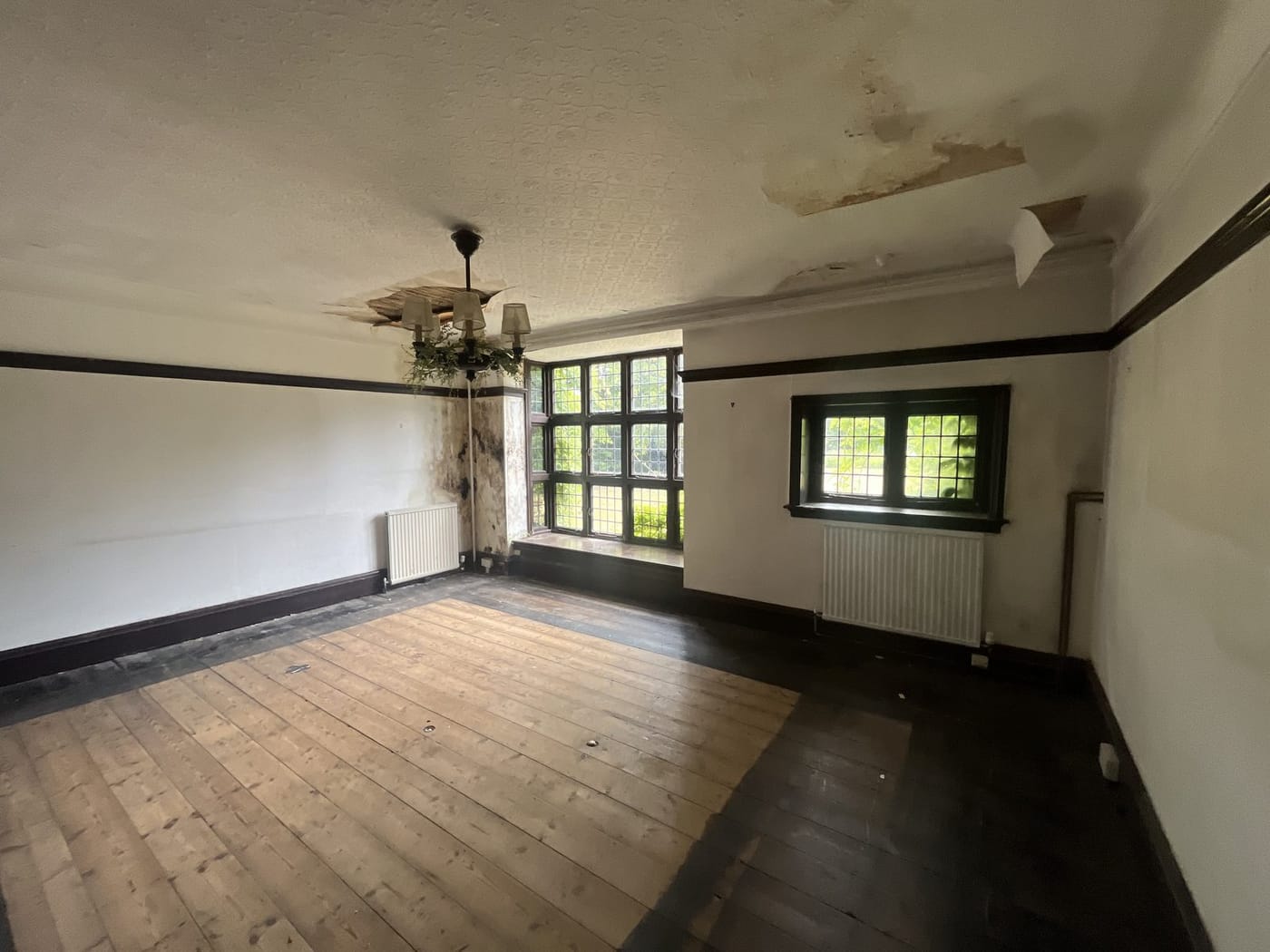 Water staining a reception-room ceiling